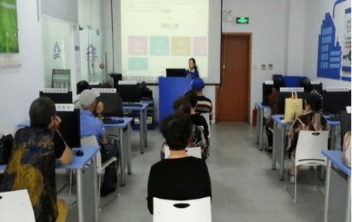 家門口的旅游咨詢服務(wù)來啦 一站式解決您的吃住行游購?qiáng)? class=